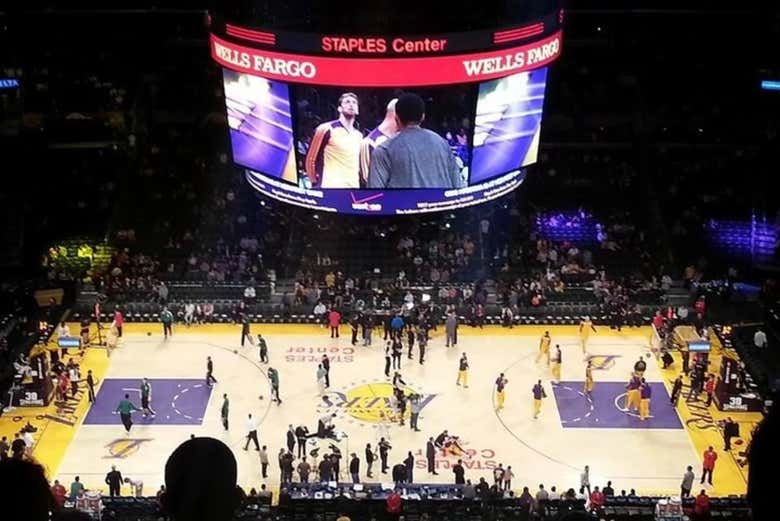 Watch the Lakers dominate